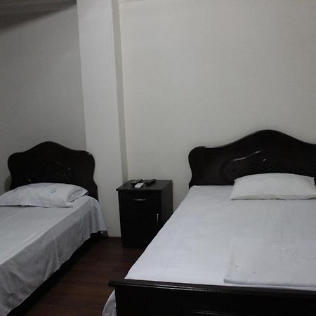 Hotel Peria Batumi Quarto foto